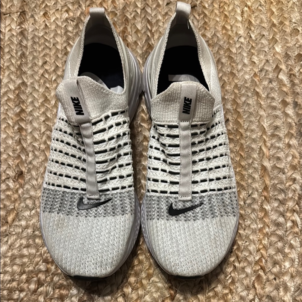 Nike Men's Gray Knit Sneakers